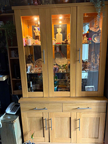 Oak finish glass - front, display