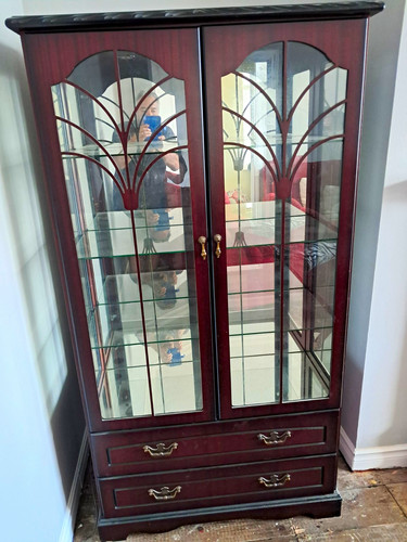 Stag mahogany glass display - mahogany,