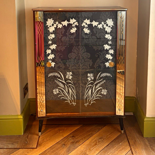 Wood glass freestanding - &,